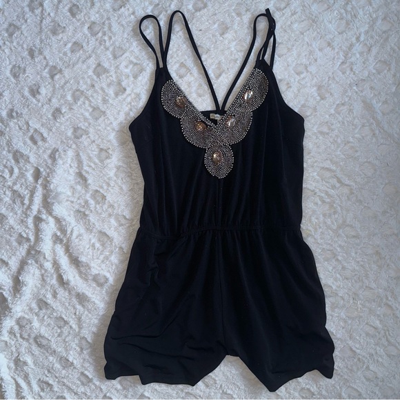 Charlotte Russe Pants - Charlotte Russe Neckline Accent Romper Size M